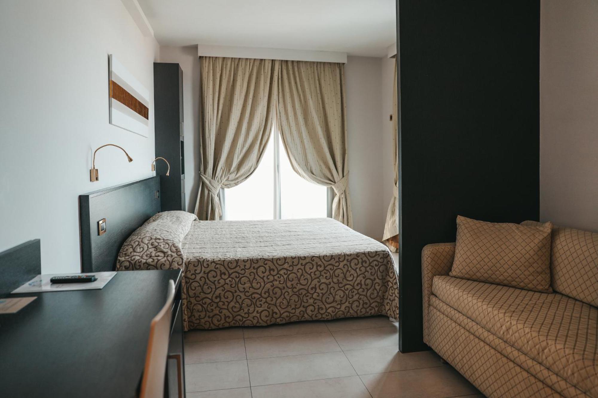 Club Dante 4*
